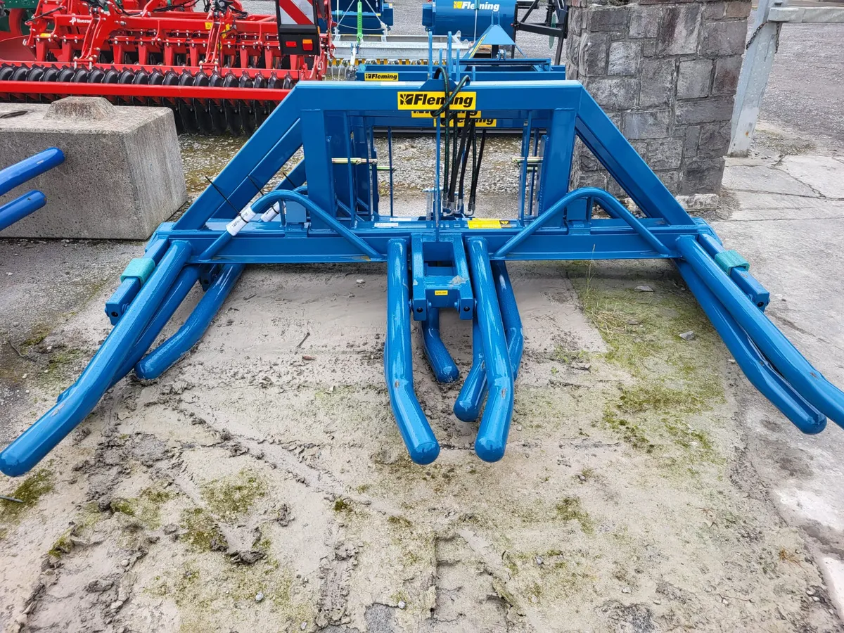 New Fleming Double Bale Lifters - Image 2