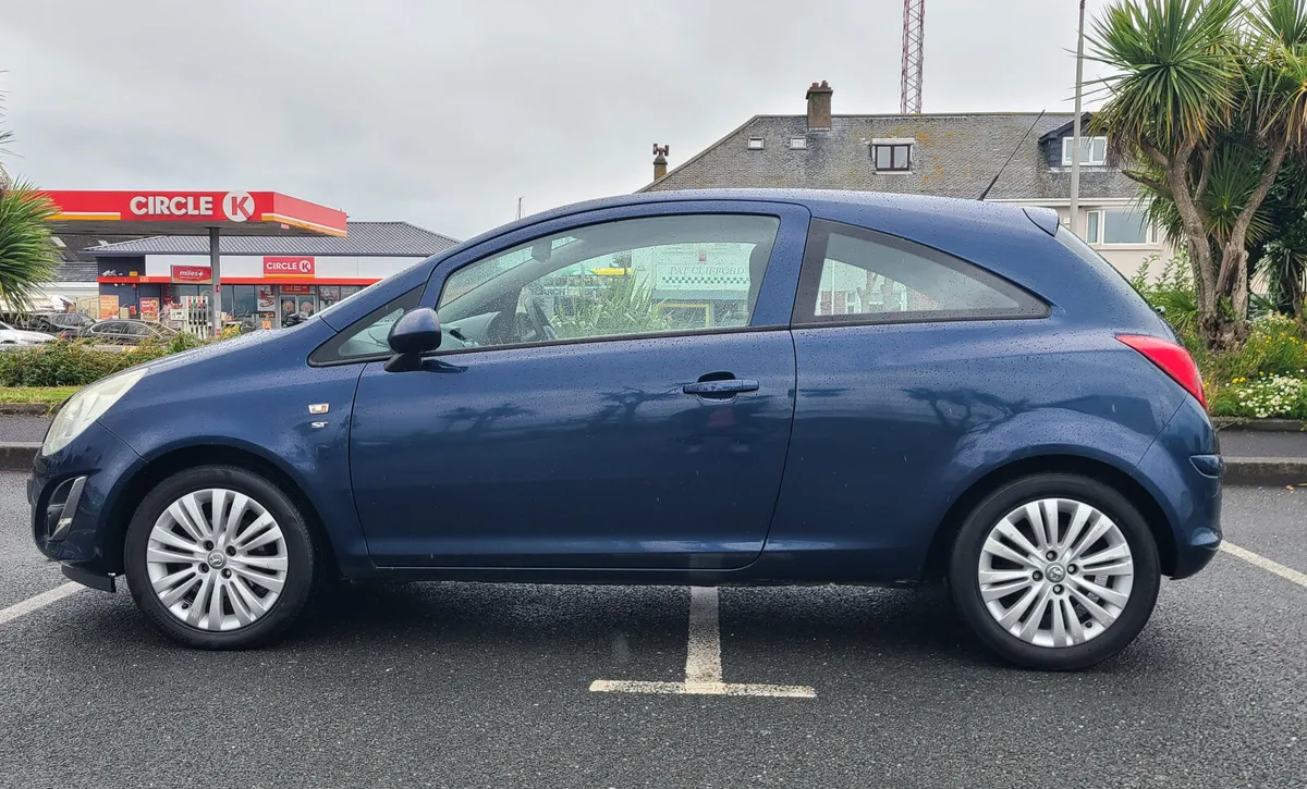 Vauxhall Corsa 2011 - Image 2