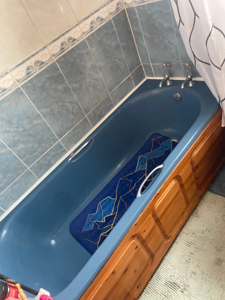 Bathroom Suite - Image 2