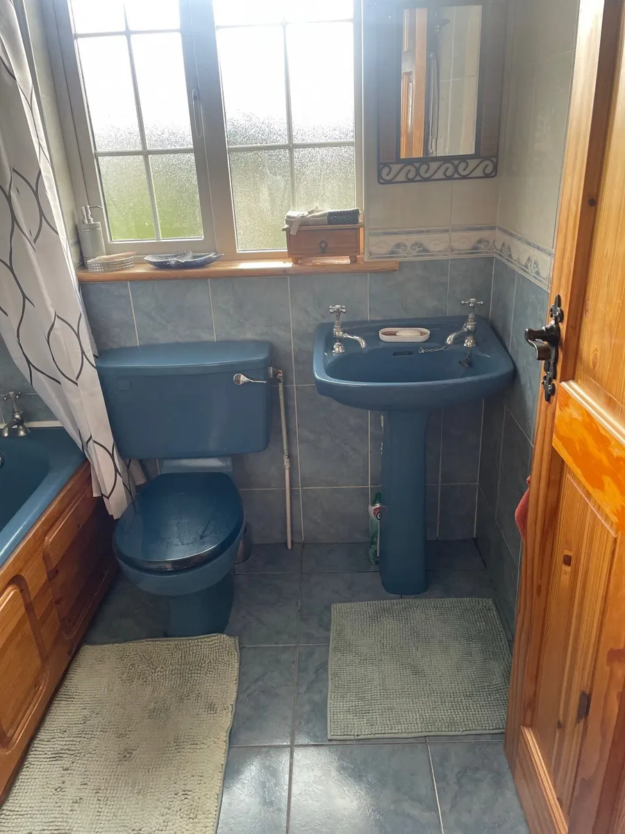 Bathroom Suite - Image 3