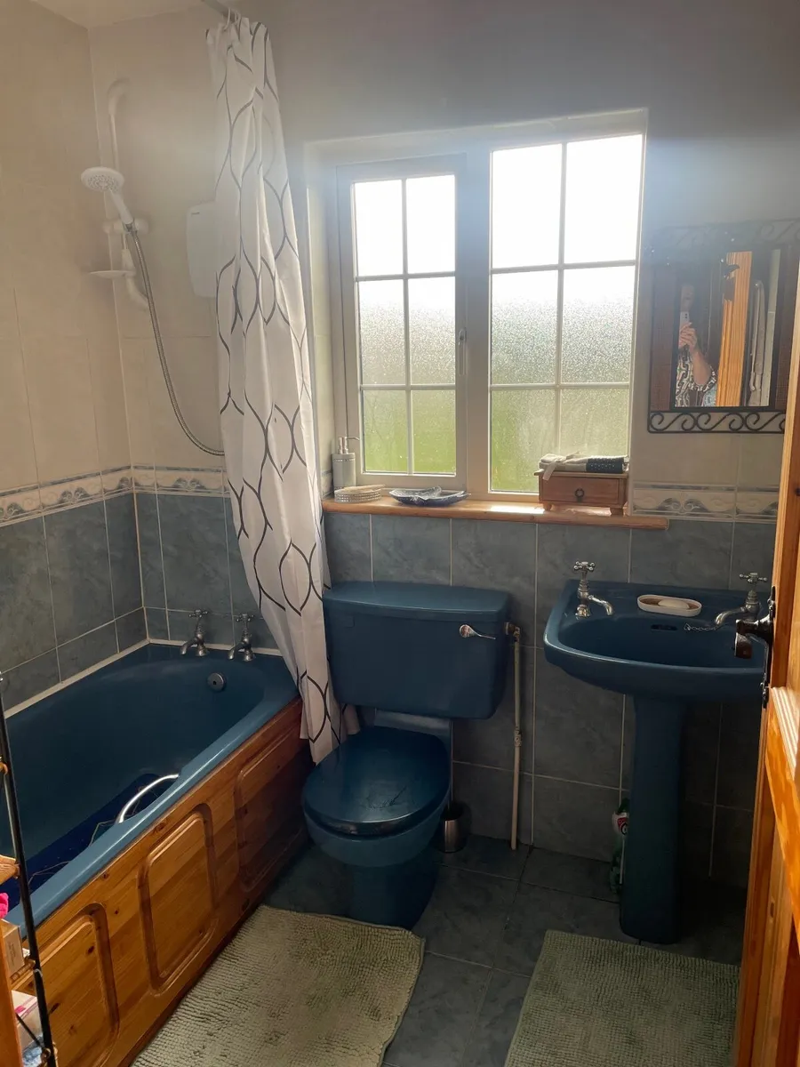 Bathroom Suite - Image 1