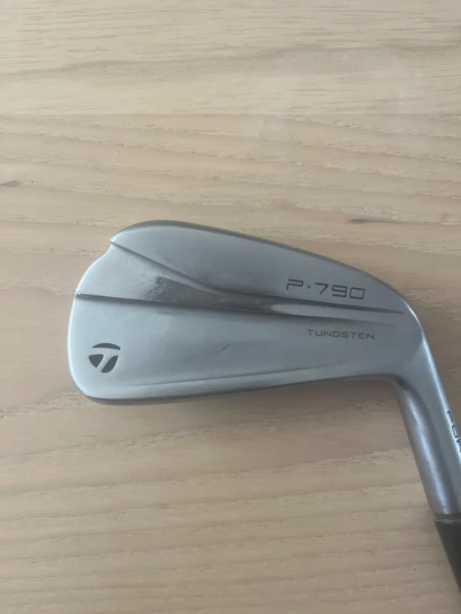 Taylormade P790 2 Iron - Image 1