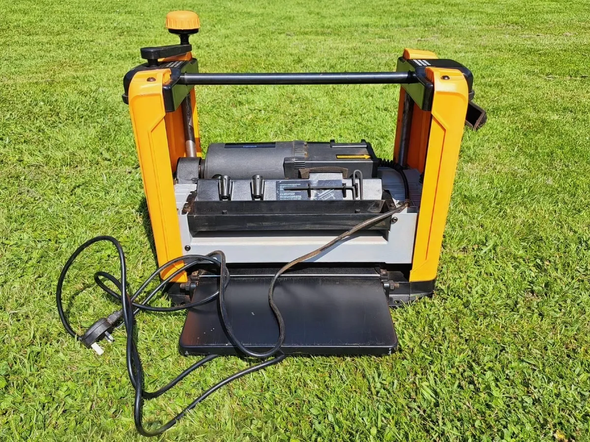 Triton 1100W Thicknesser 317mm TPT125 - Image 2