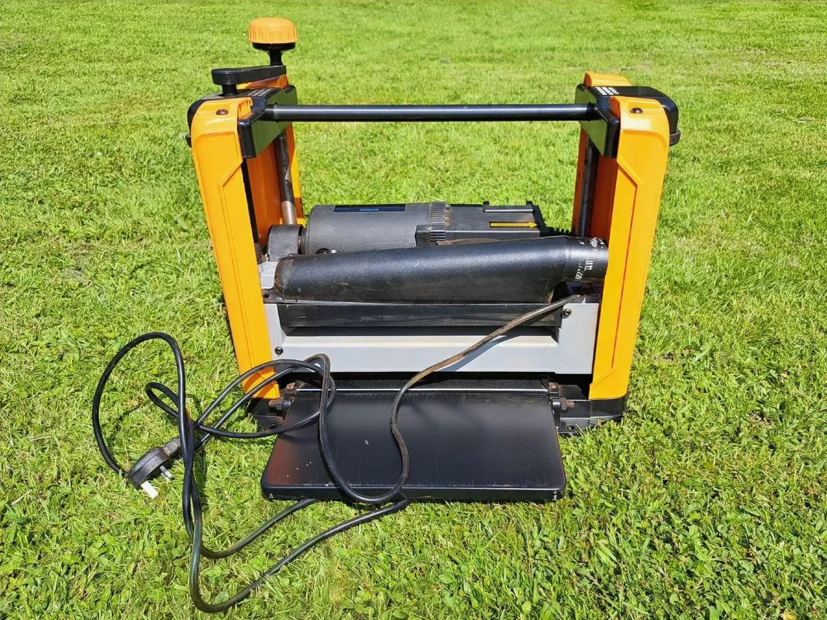 Triton 1100W Thicknesser 317mm TPT125 - Image 3