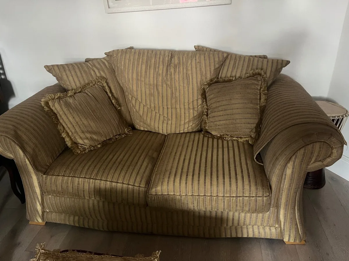 3 seater and 2 seater suite - Image 2