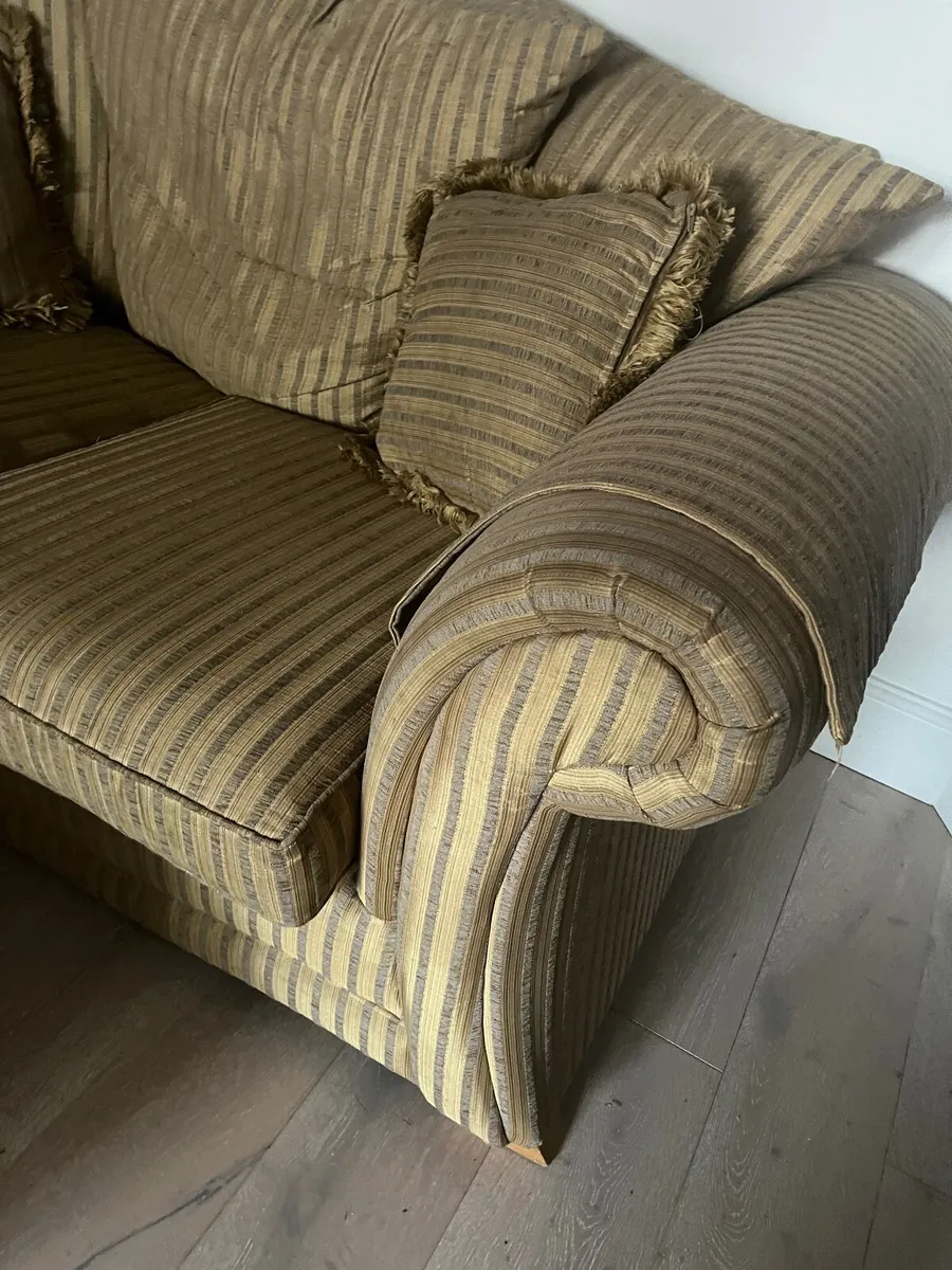 3 seater and 2 seater suite - Image 3