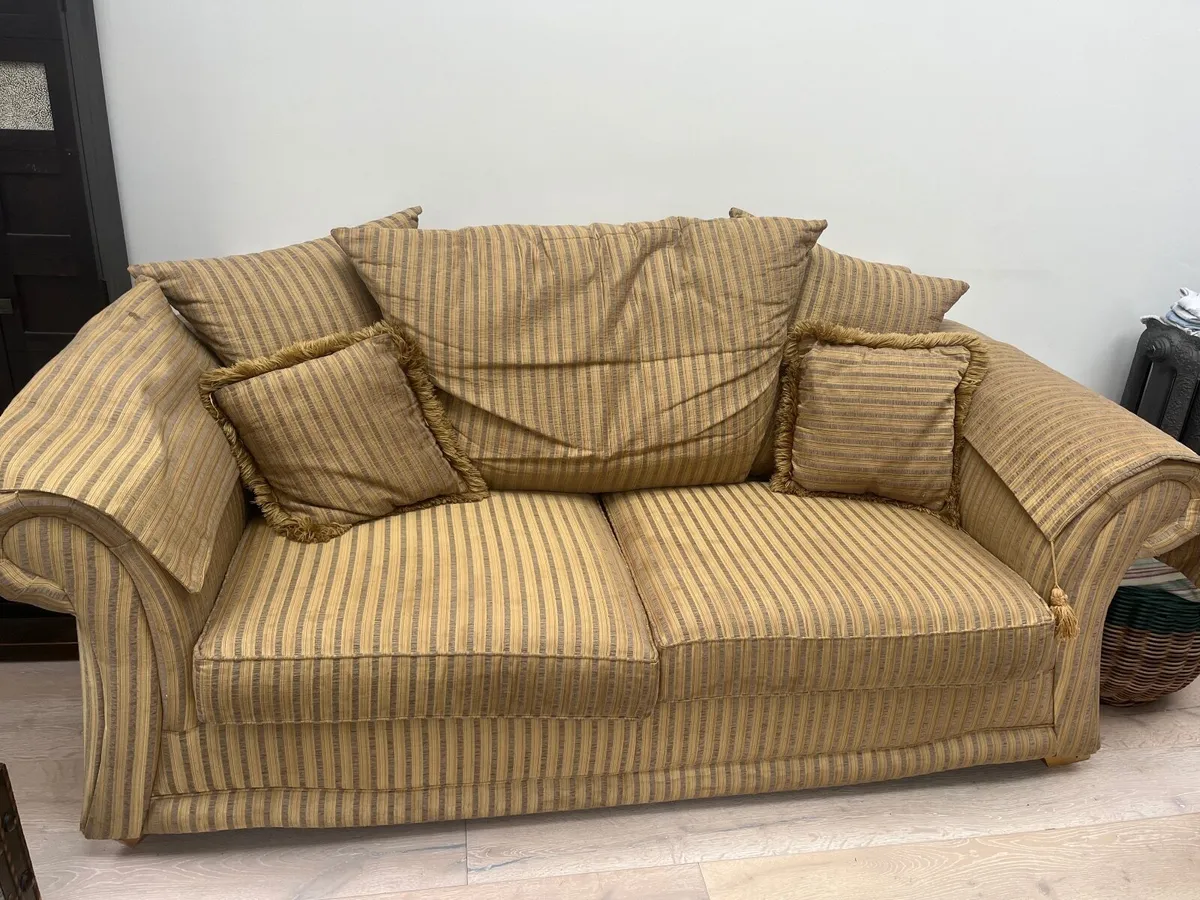 3 seater and 2 seater suite - Image 4