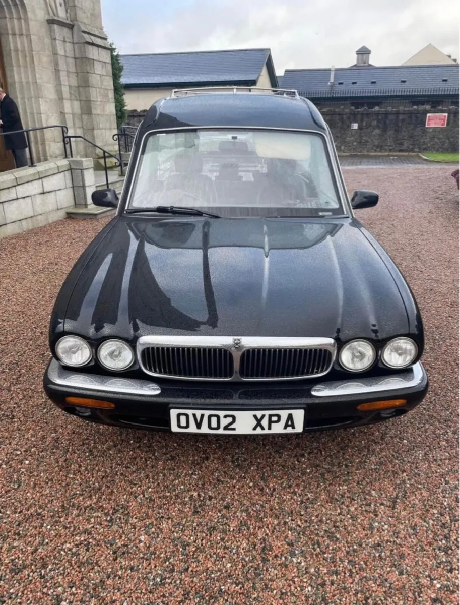 Jaguar XJ 2002 - Image 2