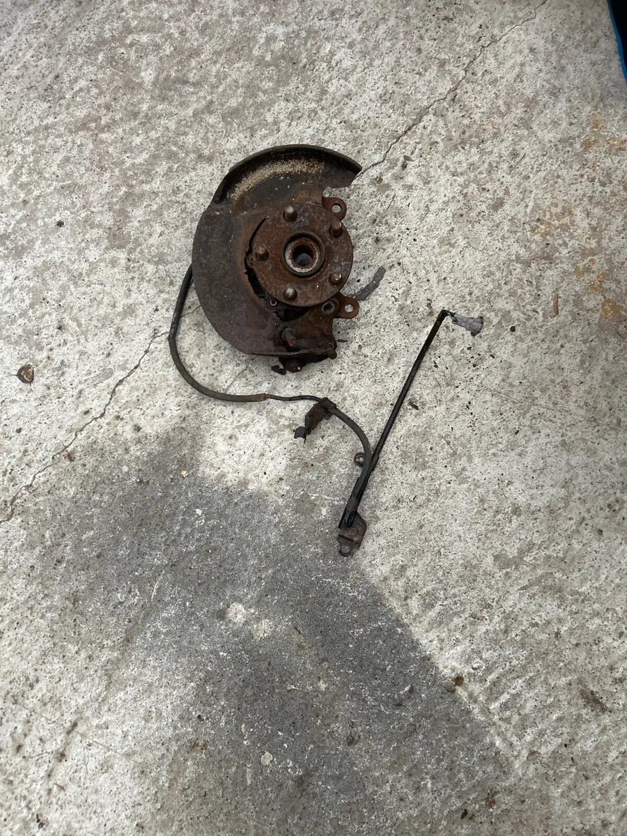 Front Right Hub Celica - Image 1