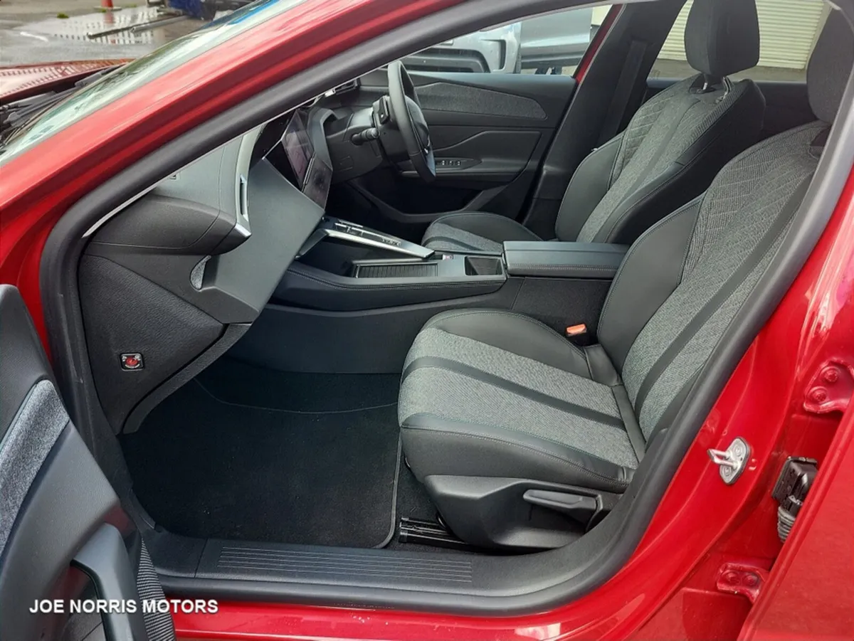 Peugeot 408 ALLURE 1.2 130 AUTOMATIC DEMO - Image 4