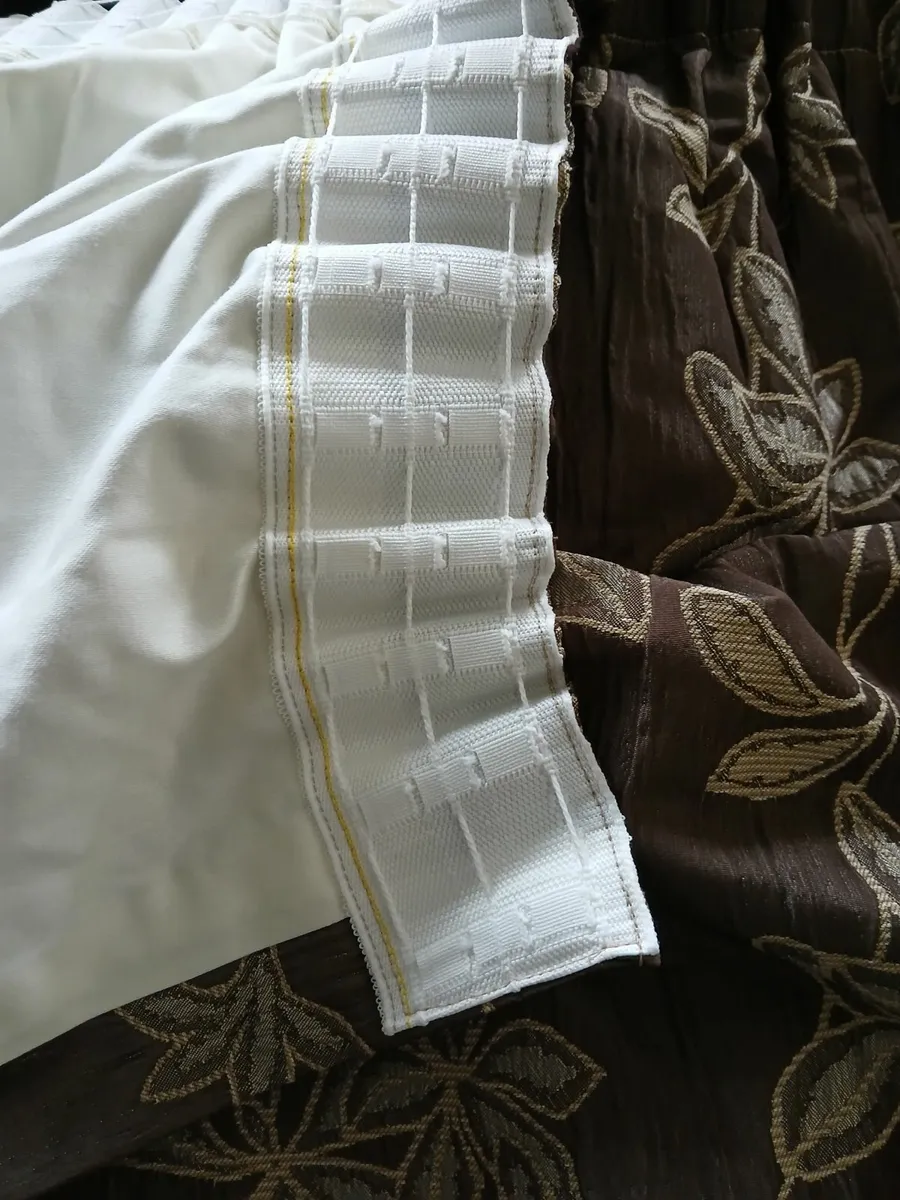 Curtains - Image 2