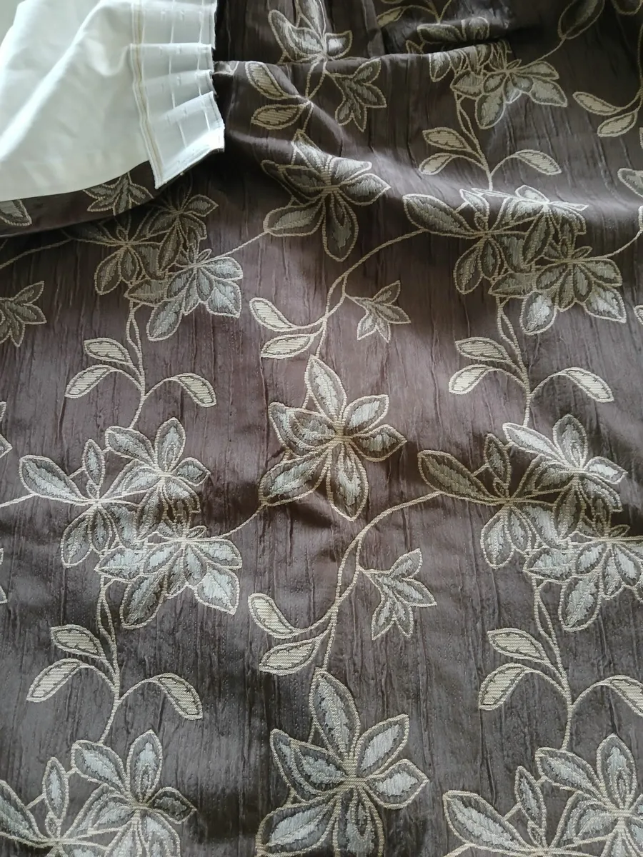 Curtains - Image 3