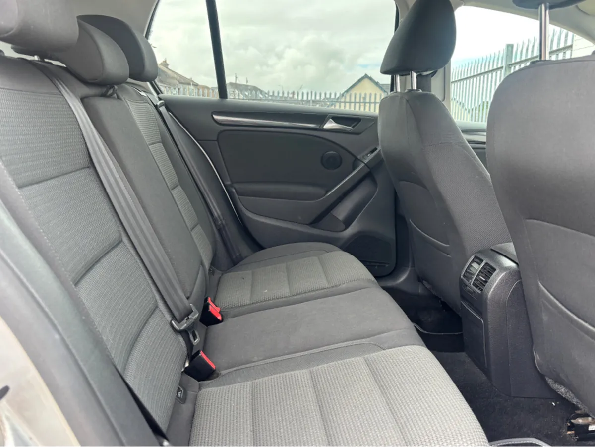 Volkswagen Golf 1.6 TDI MATCH 105PS 5DR - Image 4
