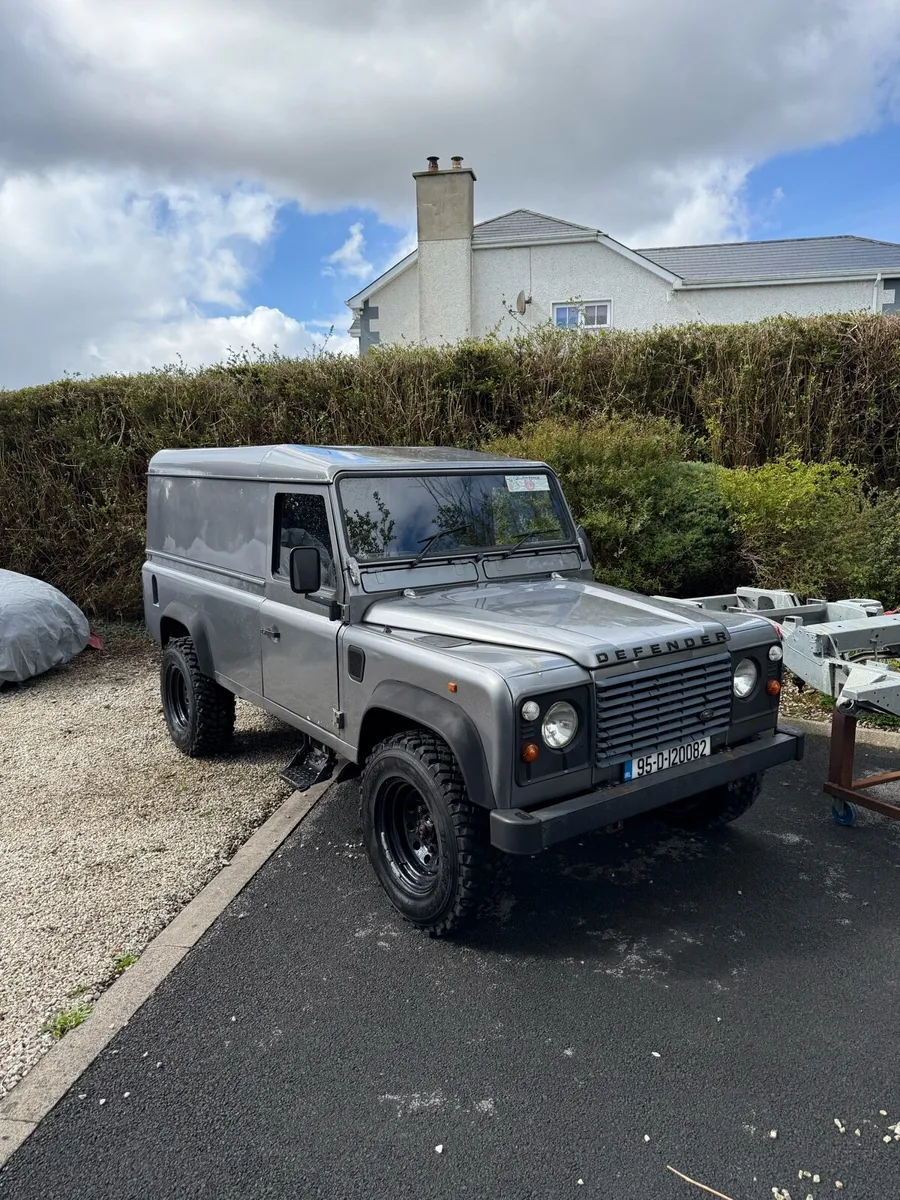 LAND ROVER DEFENDER 110 300TDI - Image 2
