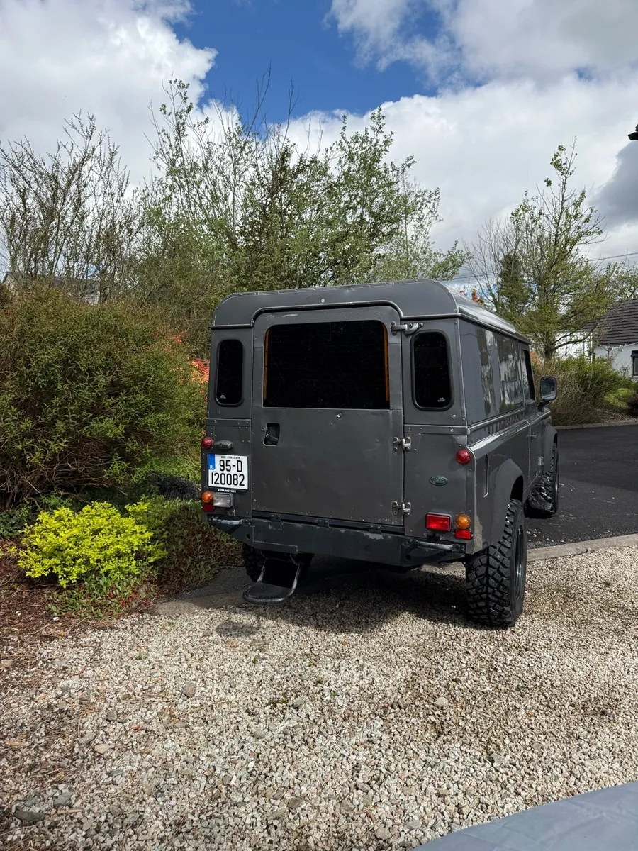 LAND ROVER DEFENDER 110 300TDI - Image 4