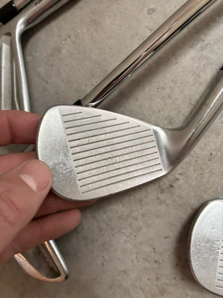 Titleist 620 CB Iron 5 to 9 - Image 3