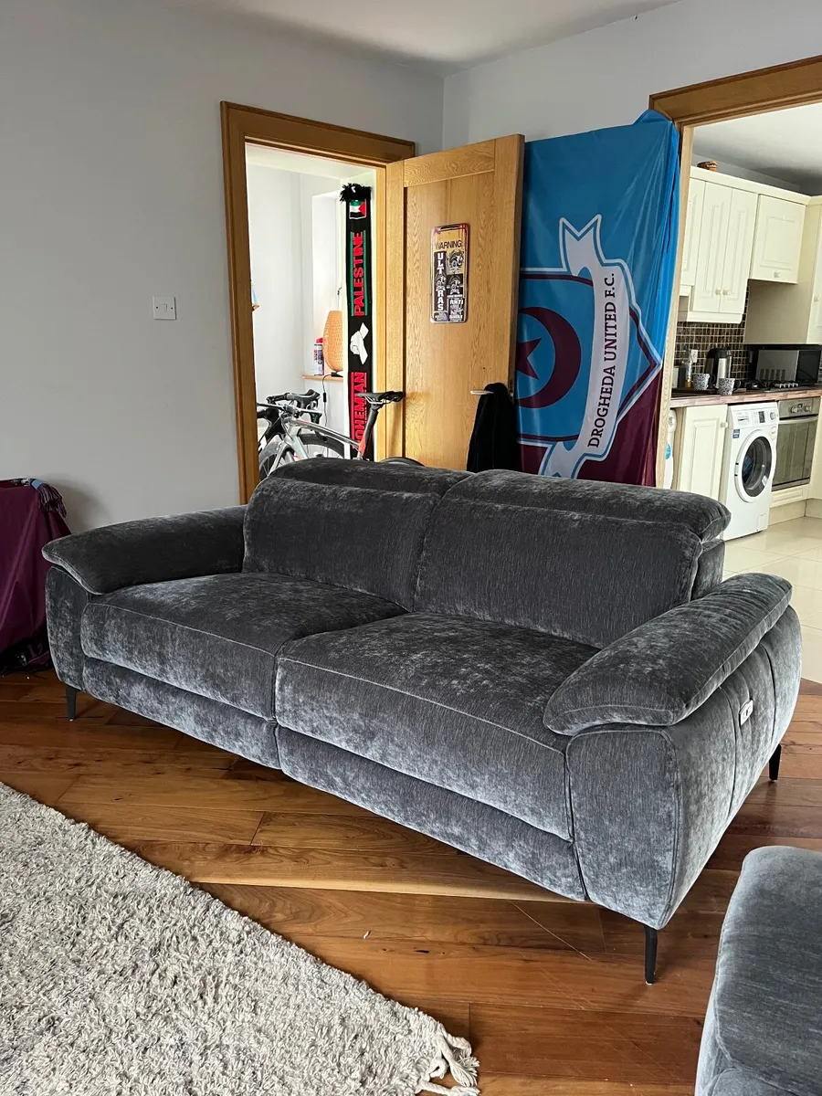 2 Sofas - Image 2