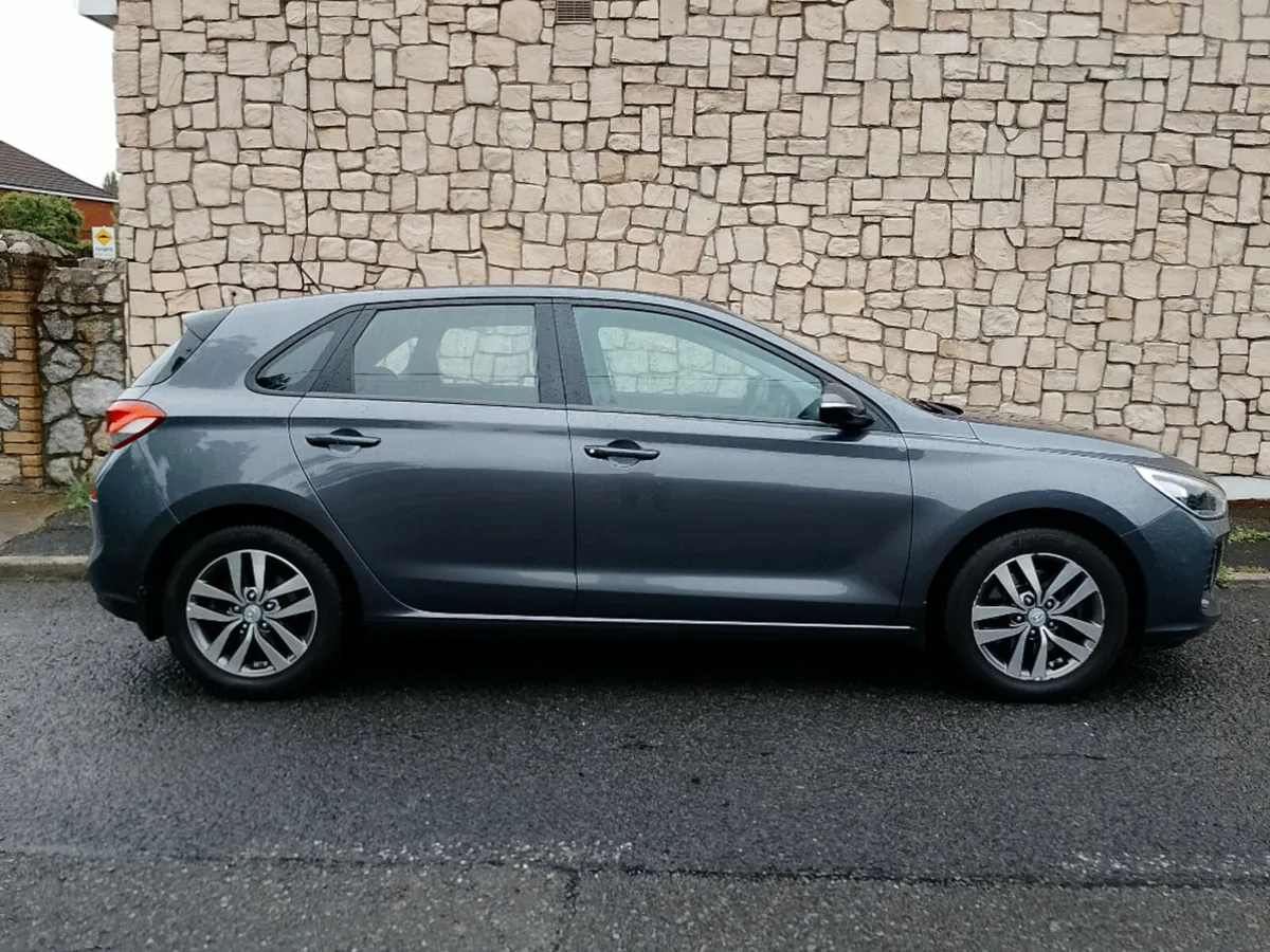 Hyundai i30 i 30 Deluxe 5DR - Image 3