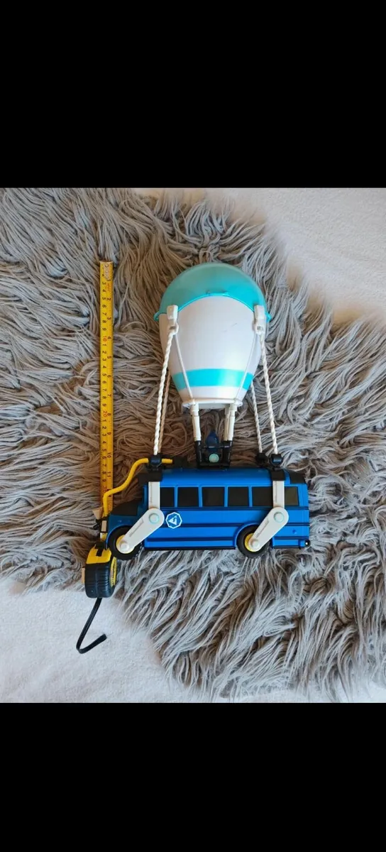 Fortnite Battle Bus - Image 1
