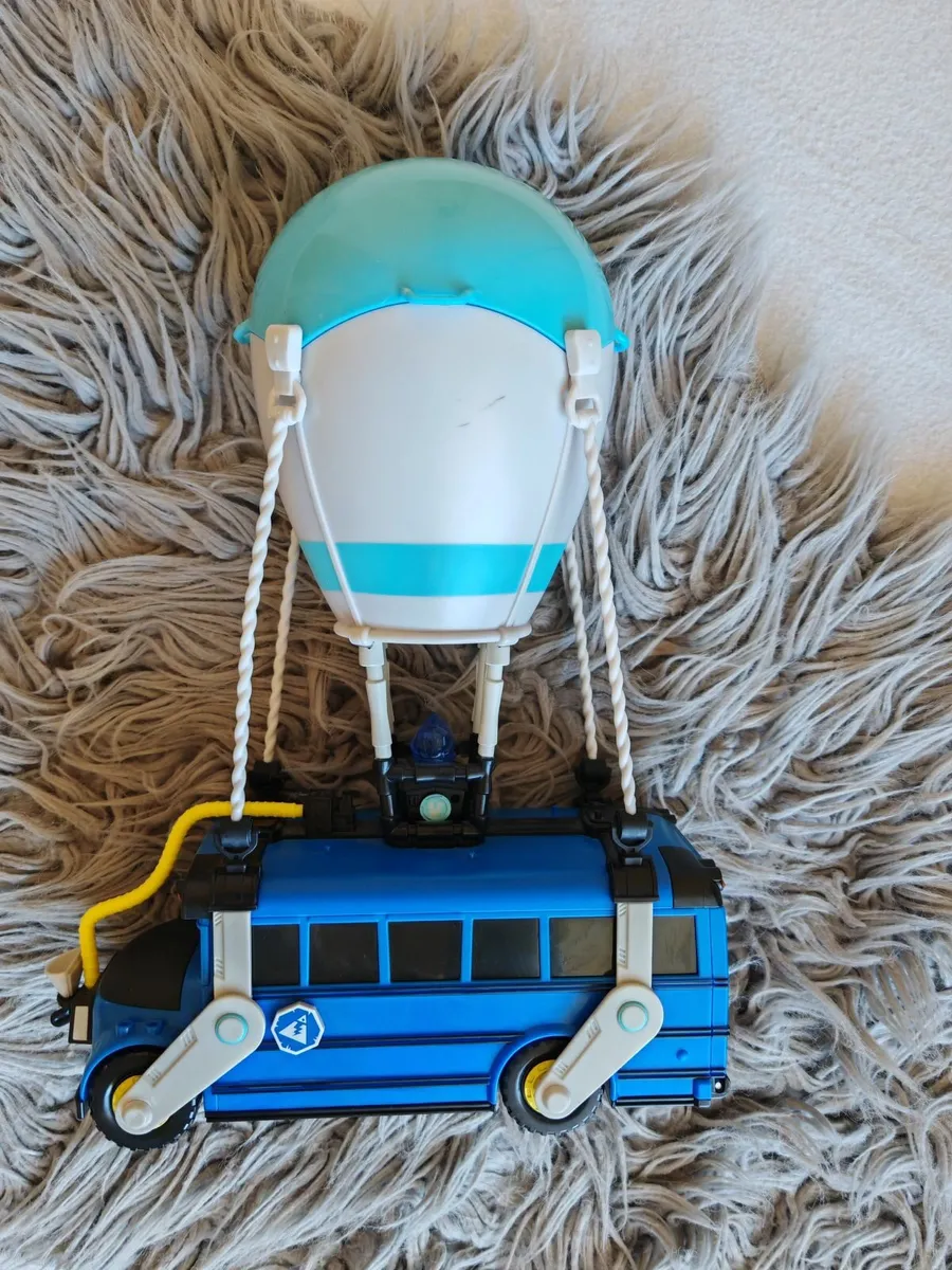 Fortnite Battle Bus - Image 3