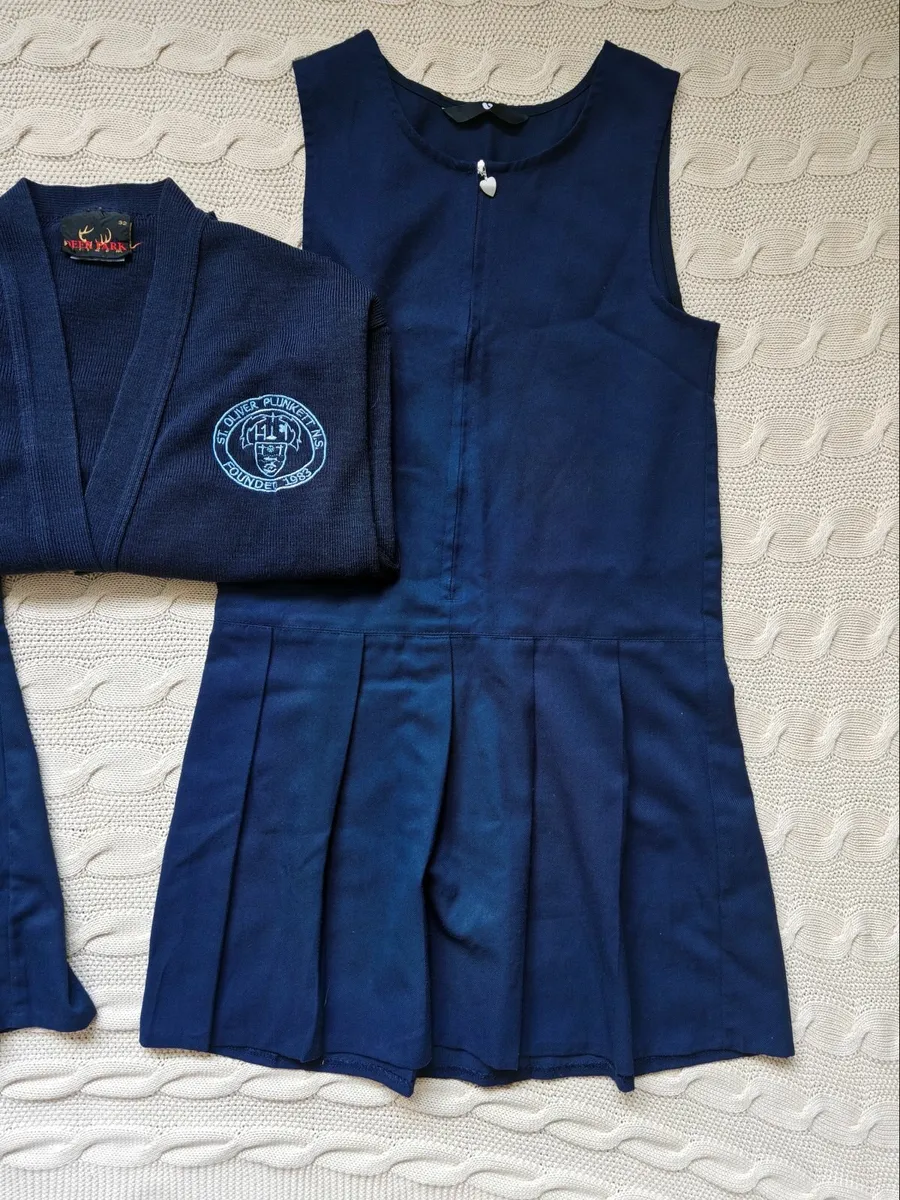 Quay School uniform with crest - Image 2