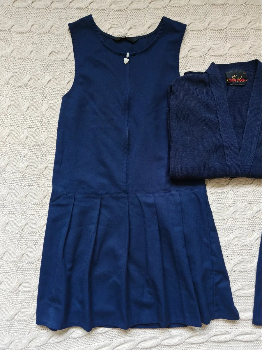 Quay School uniform with crest - Image 3