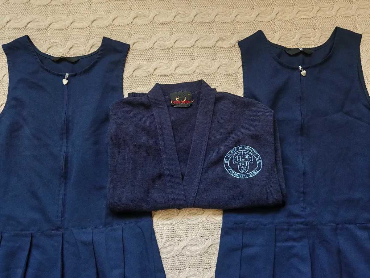 Quay School uniform with crest - Image 4