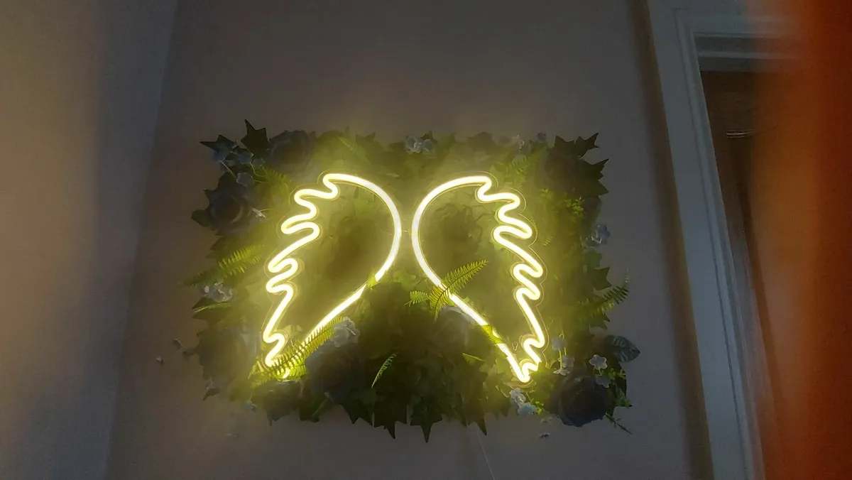 Wall art , usb cable - Image 1