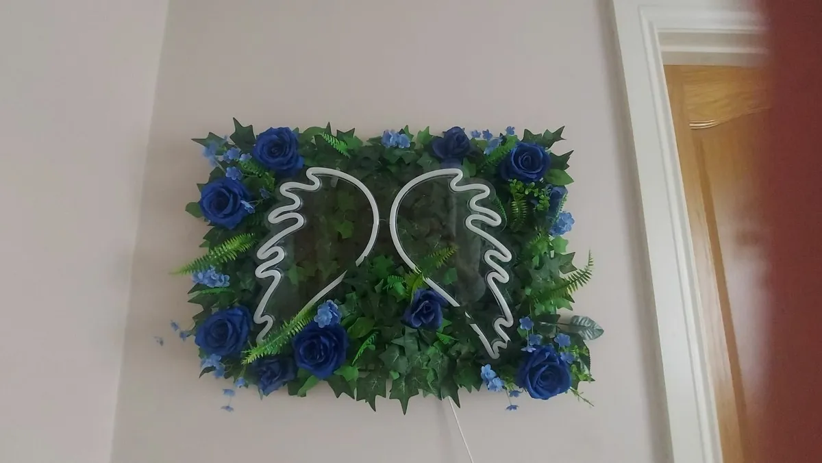 Wall art , usb cable - Image 2
