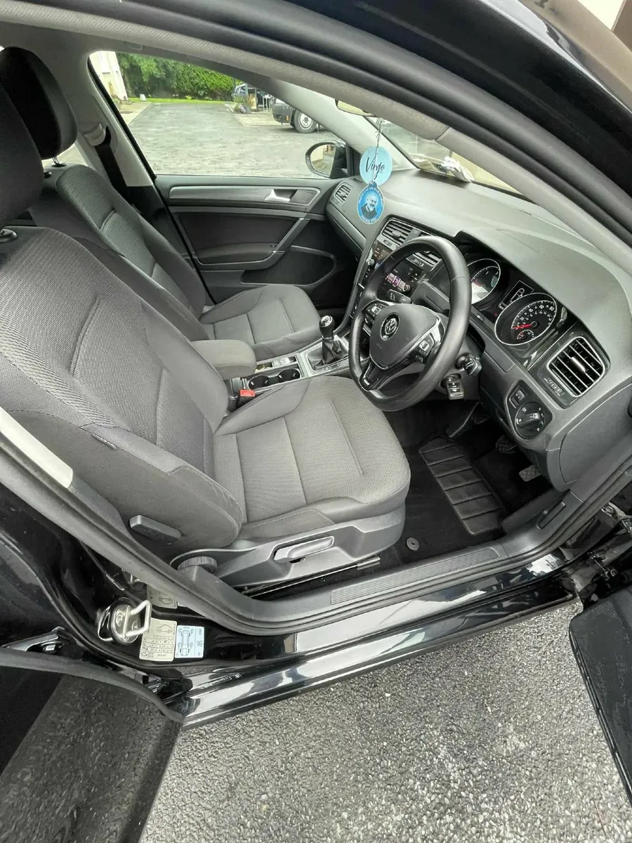Volkswagen Golf 2017 - Image 2