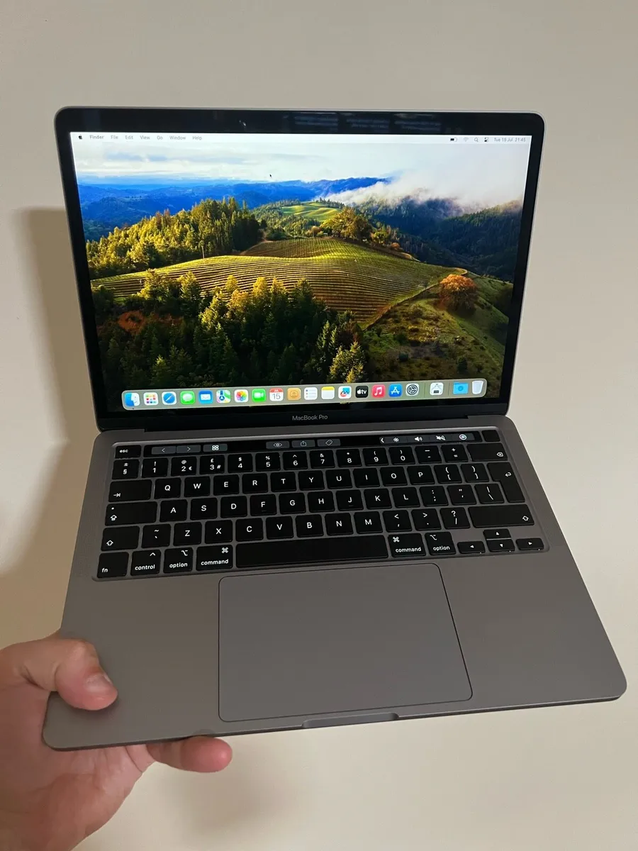 MacBook Pro Apple computer - Image 1