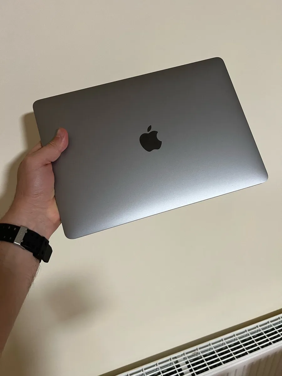 MacBook Pro Apple computer - Image 2