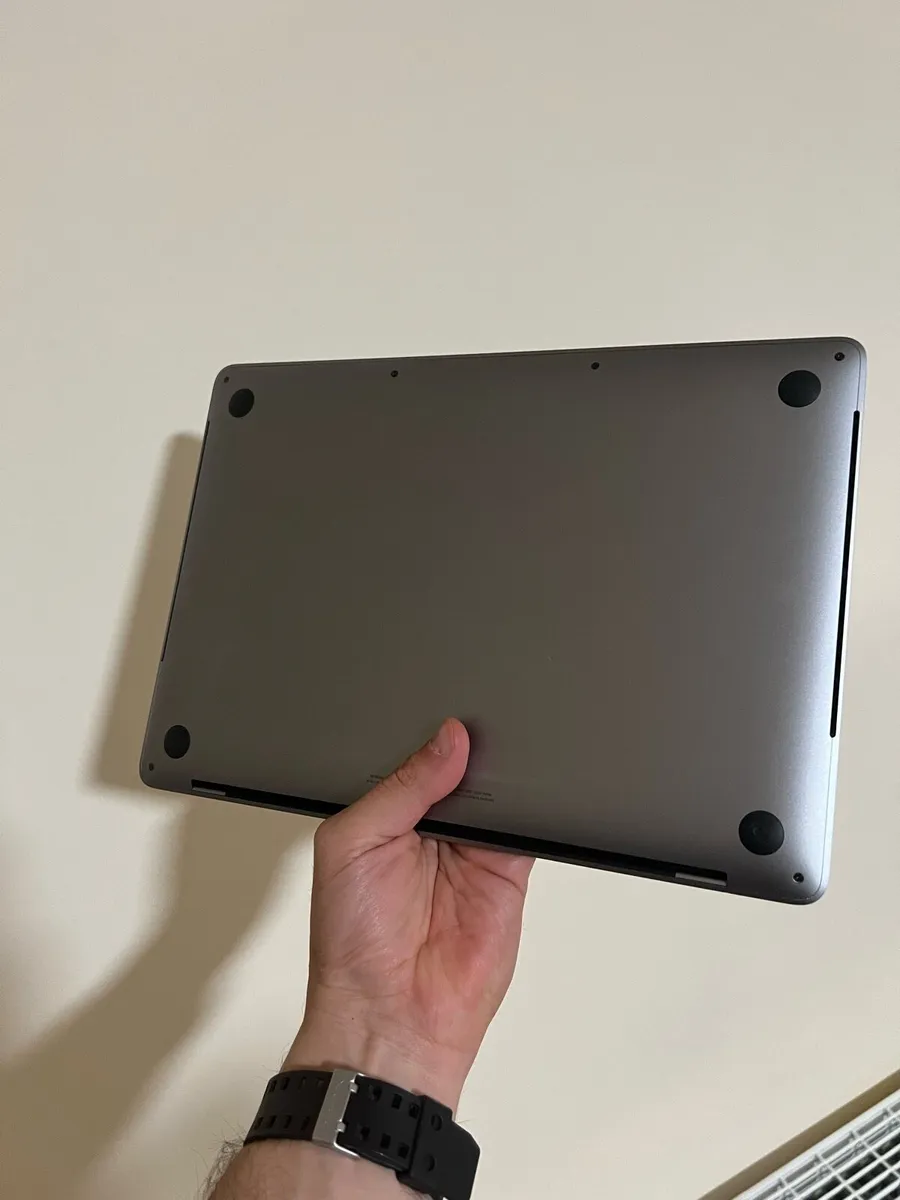 MacBook Pro Apple computer - Image 3