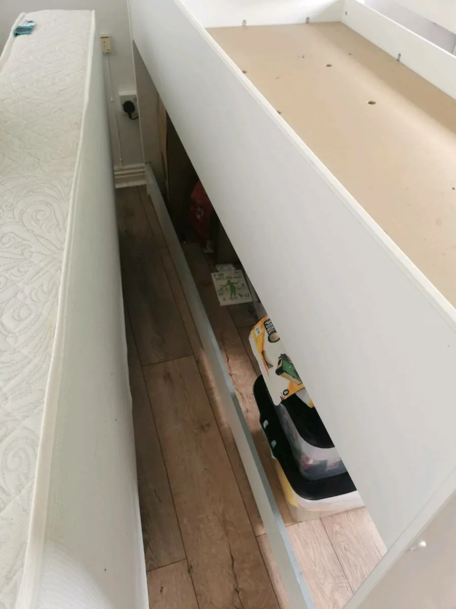 Bunk bed - Image 1