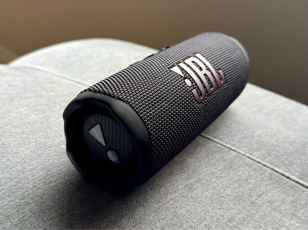 JBL Flip 7 Portable Speaker - Image 1