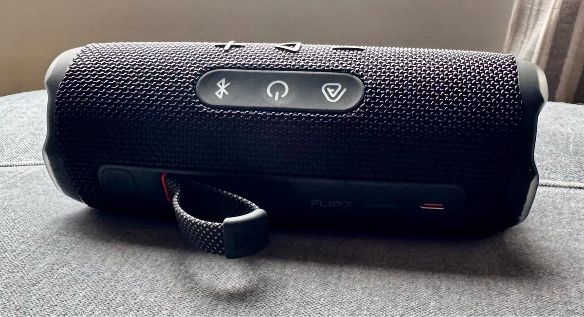 JBL Flip 7 Portable Speaker - Image 4