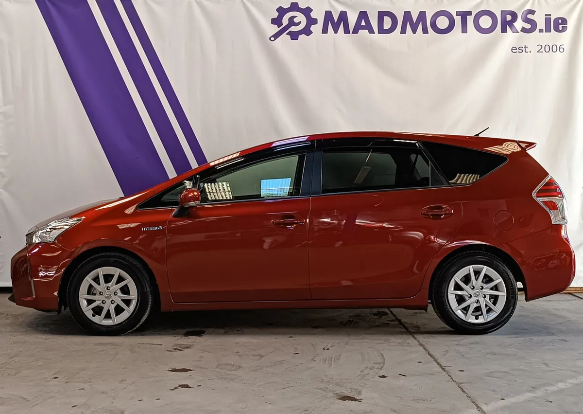 192 Toyota Prius Alpha 1.8 Petrol Hybrid Automatic - Image 4