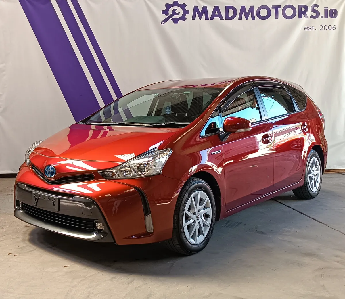 192 Toyota Prius Alpha 1.8 Petrol Hybrid Automatic - Image 3