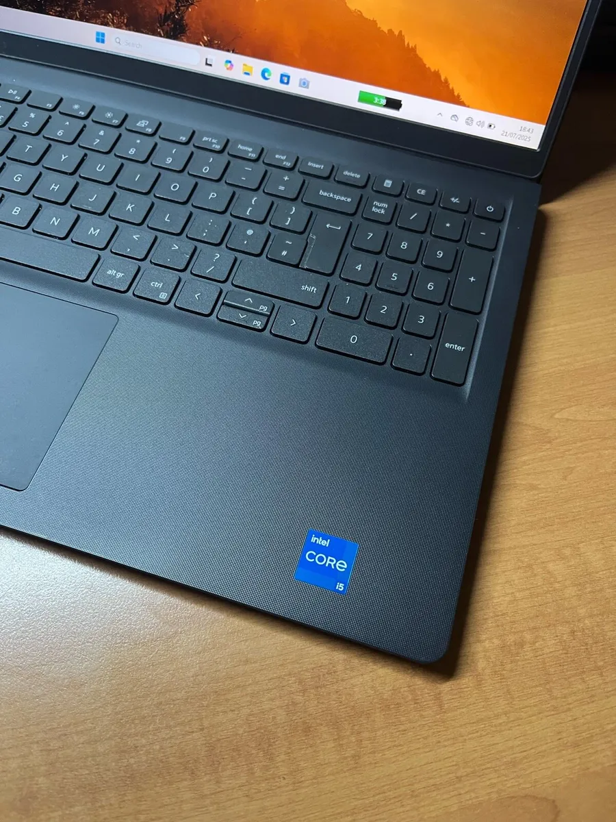 Dell laptop i5 11th gen 8-256 w11 - Image 2