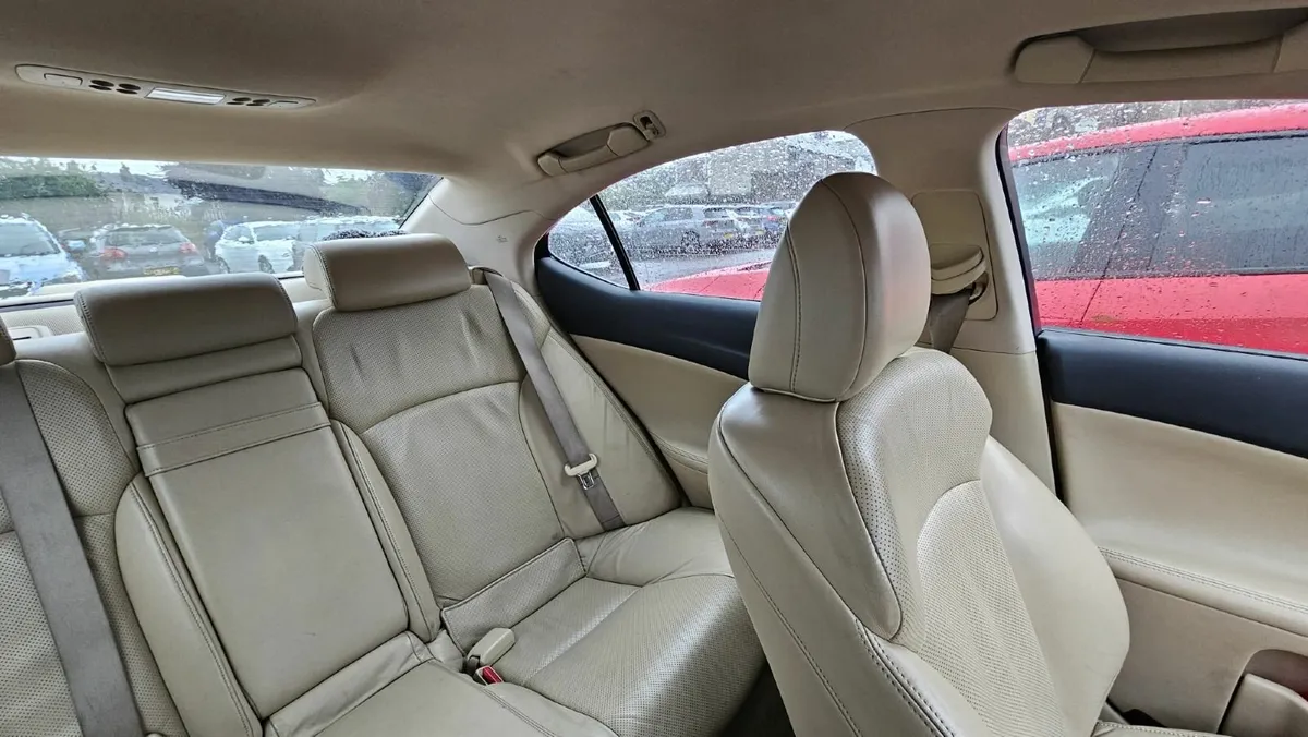 Lexus IS220D - Image 3
