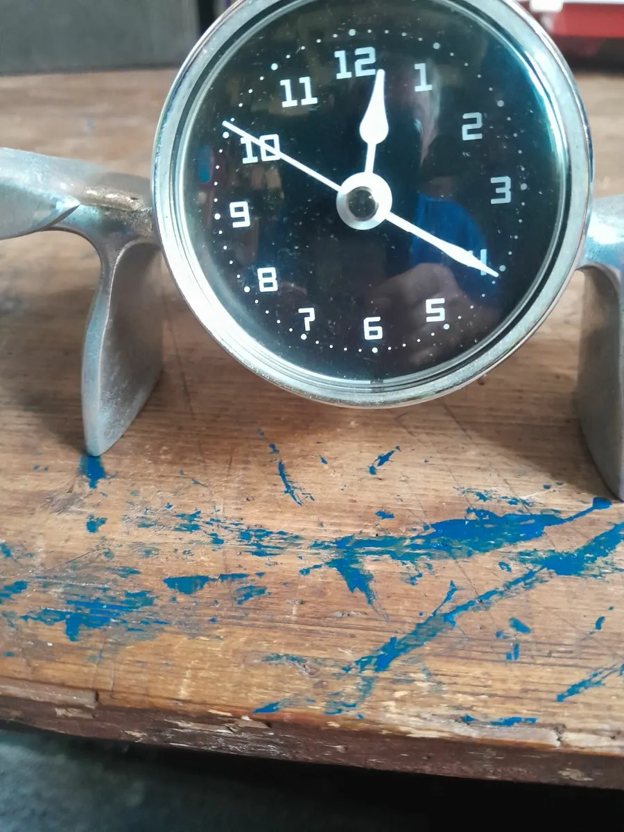 Chrome  airplane  clock - Image 3