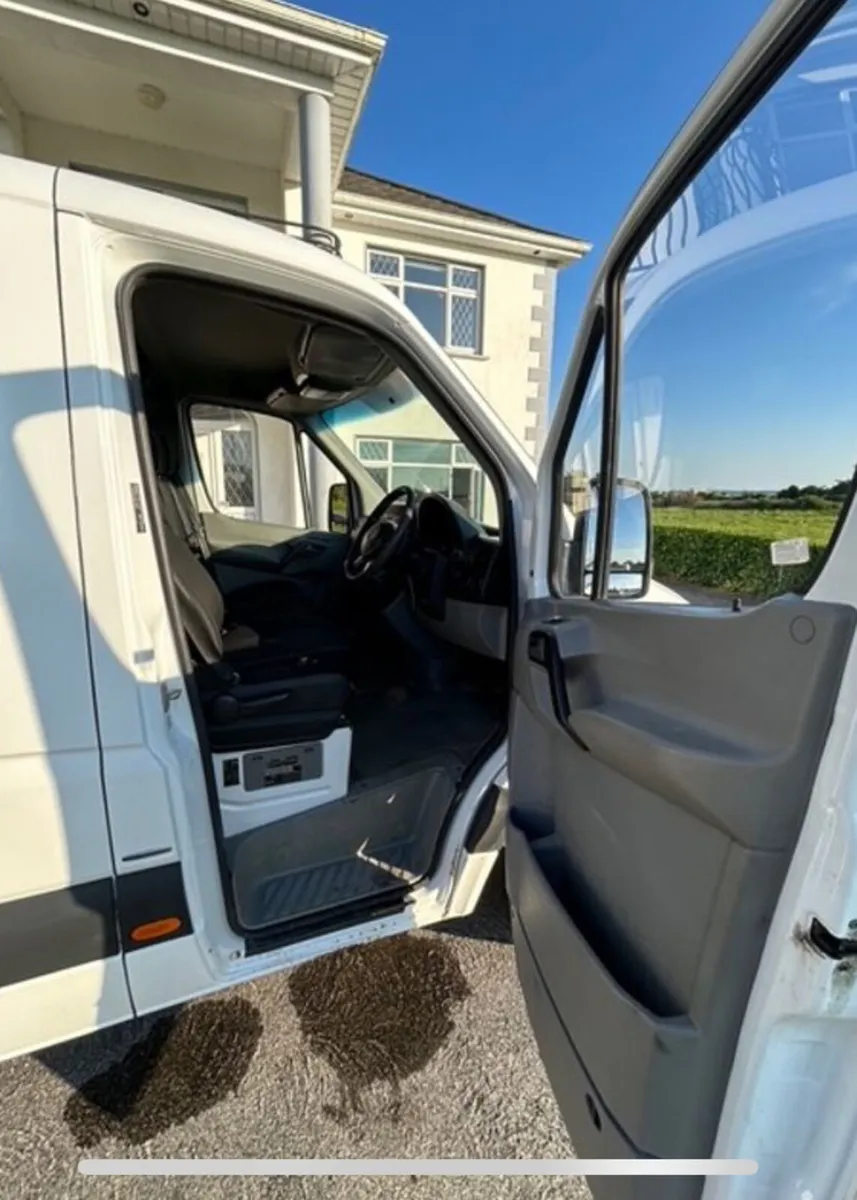 2017 Mercedes Benz / Crew Cab / Sprinter - Image 3
