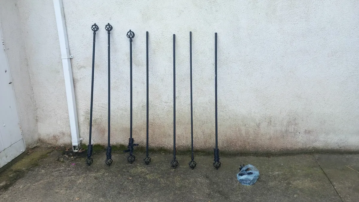 Metal Curtain Poles Black - Image 4