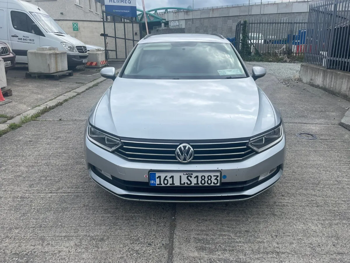 Volkswagen Passat 2016 - Image 3