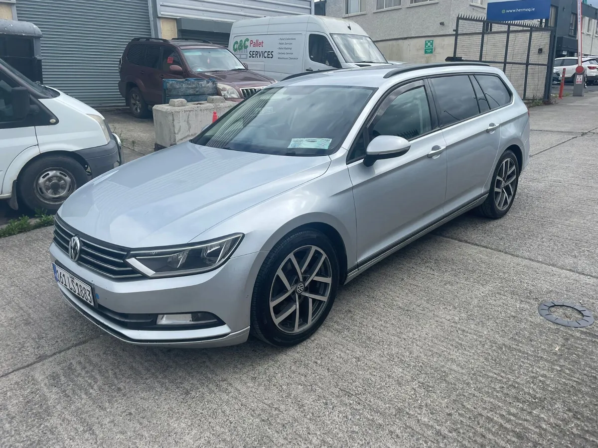 Volkswagen Passat 2016 - Image 2