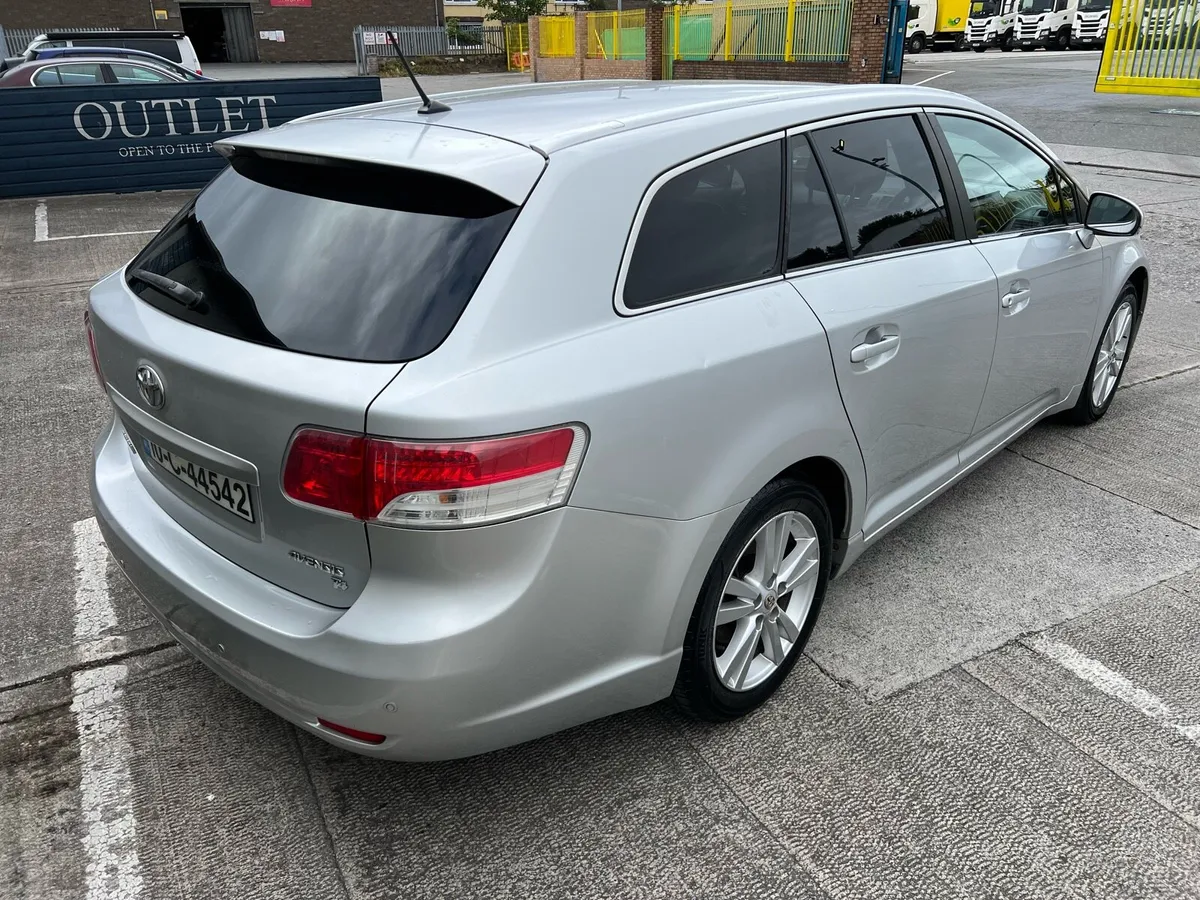 Toyota Avensis 2.0 D4D Full Leather LOW KMS - Image 2