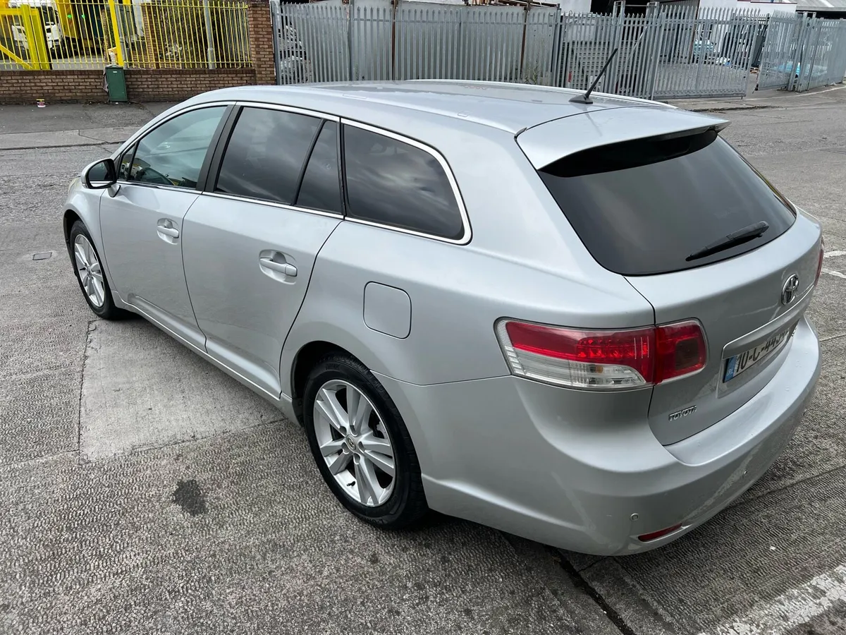 Toyota Avensis 2.0 D4D Full Leather LOW KMS - Image 4