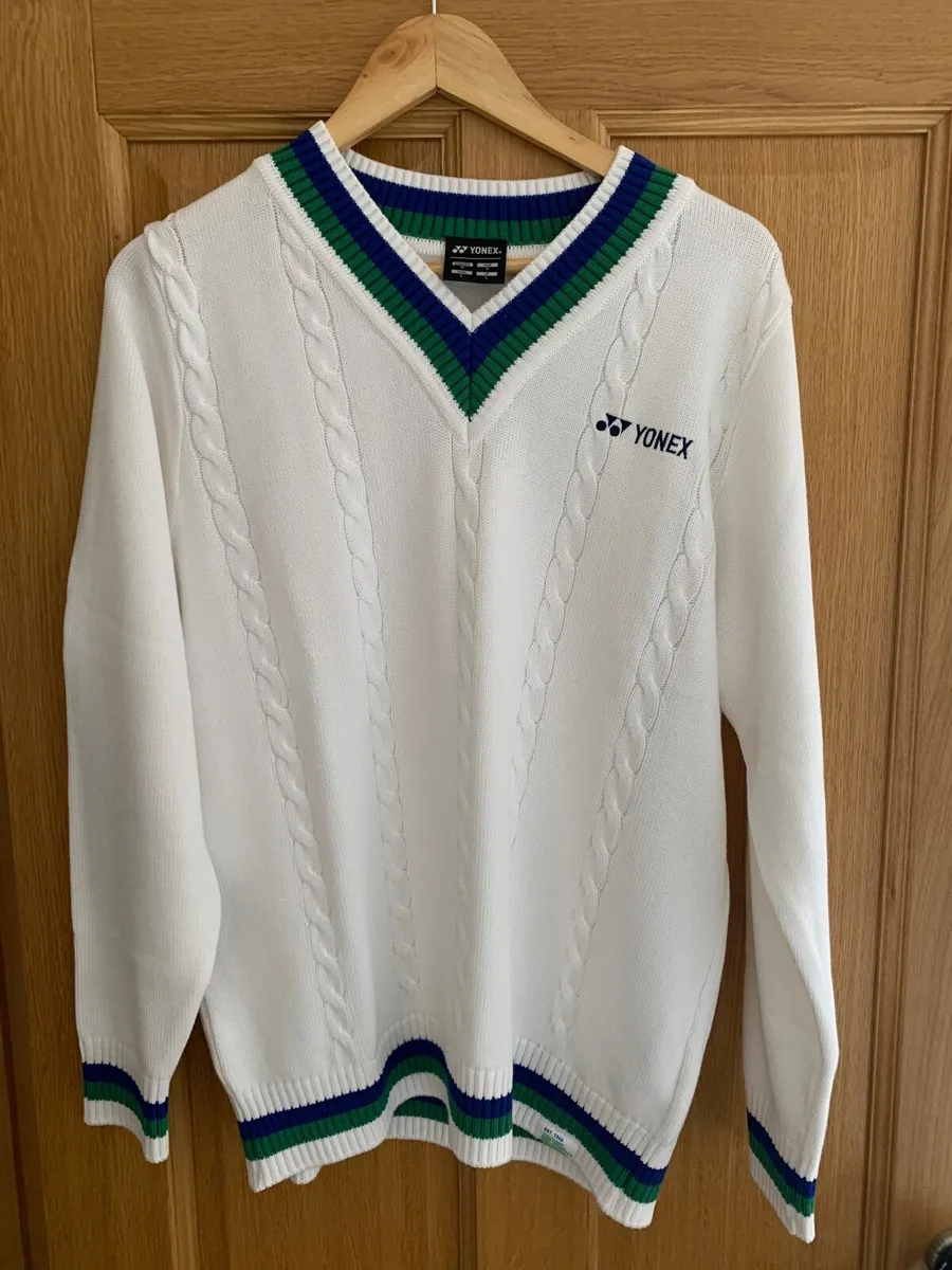 Yones Sweater Size M - Image 1