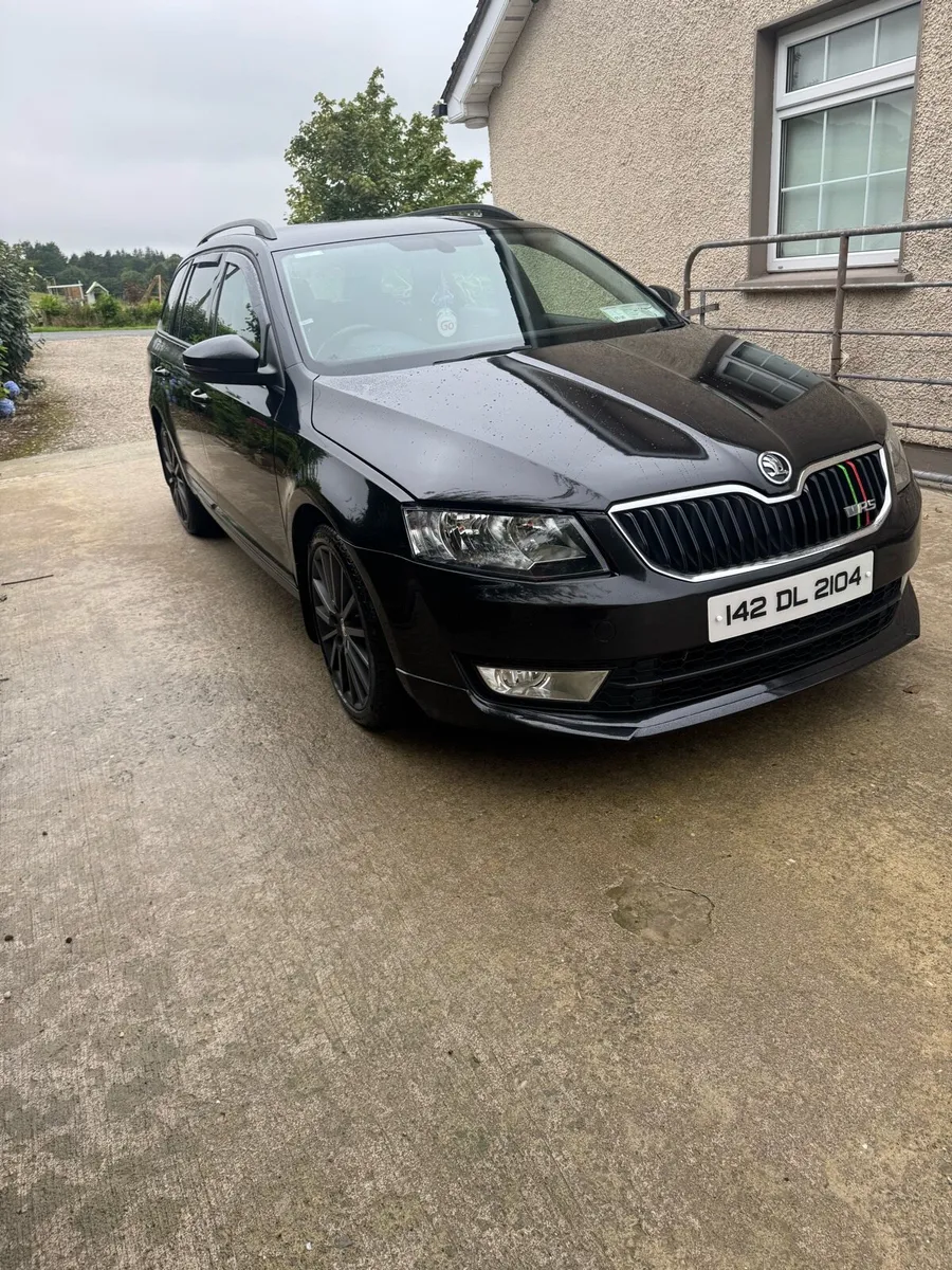 2014 Skoda Octavia black edition - Image 2