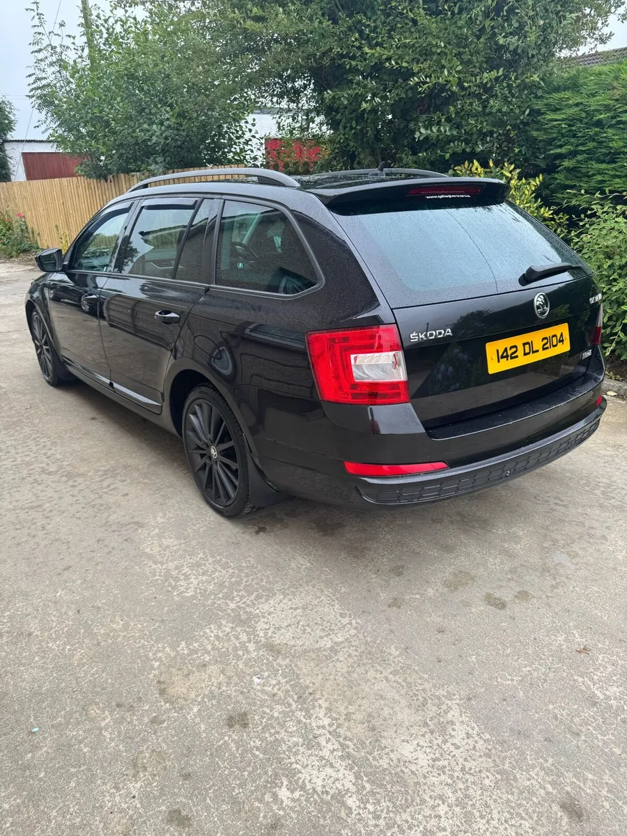 2014 Skoda Octavia black edition - Image 4